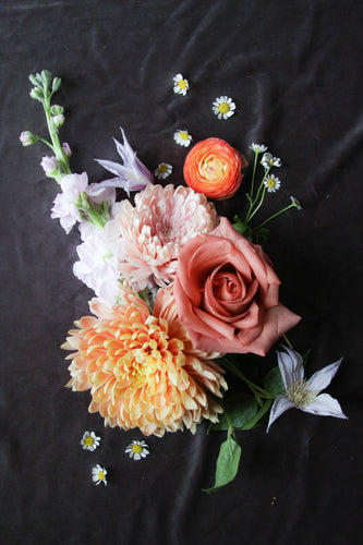 Spring Fling: Styling Blooms / Cake Florals