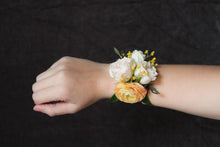 Load image into Gallery viewer, Spring Fling: Corsage