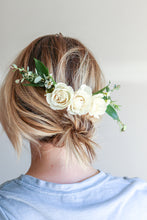 Load image into Gallery viewer, Floral Hair Comb