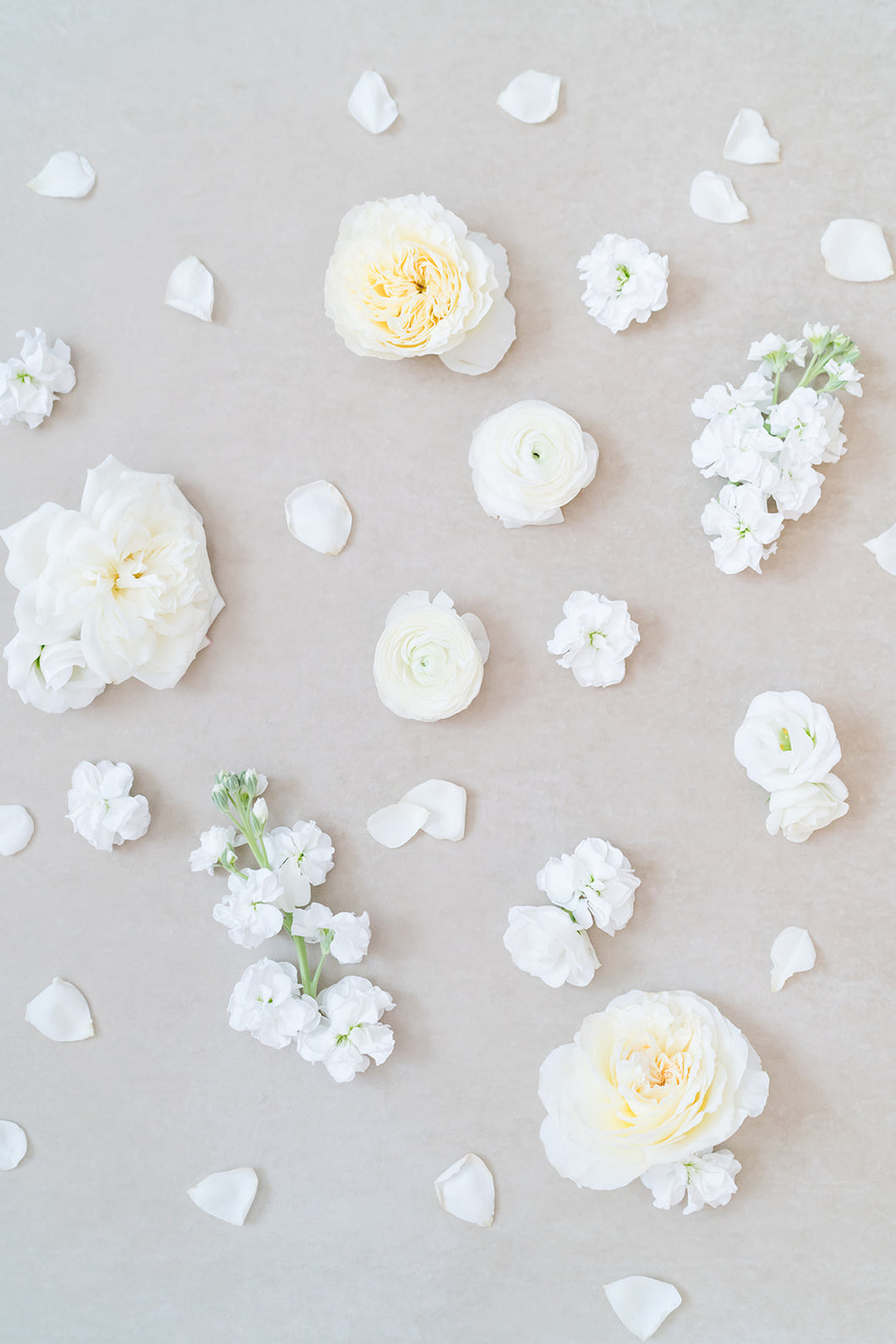White Garden: Styling Blooms / Cake Florals